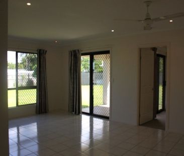 Spacious Four Bedroom Family Home with Large Yard in Kelso - Photo 2