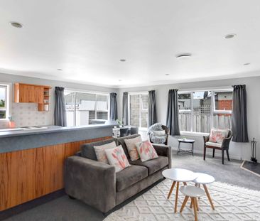 3 bedroom sun trap in Mosgiel - Photo 3