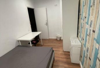 Plaça de Pep Ventura, Badalona, Catalonia 08912