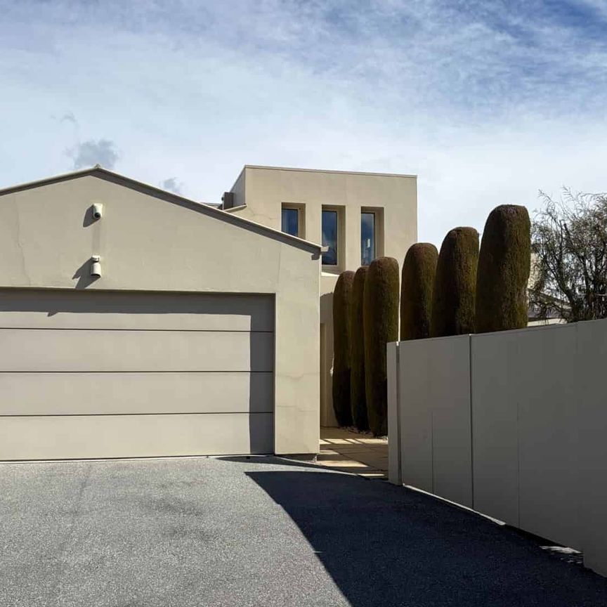 Spacious home on illustrious Cotter Avenue - Photo 1