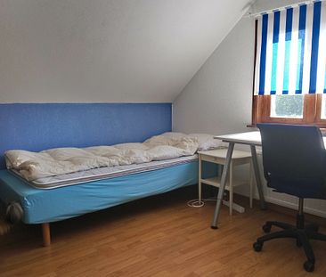 Rum med snedtak på Norra Fäladen för kvinnlig student - Photo 3