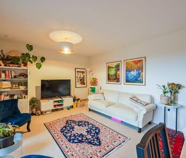 3 bedroom flat to rent - Photo 4