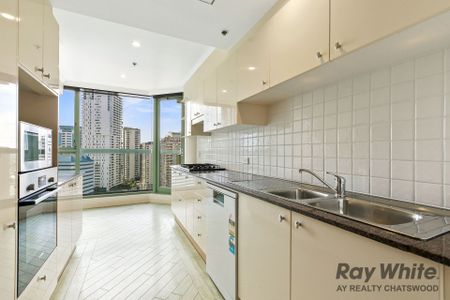 Contemporary residence located In The Heart Of Chatswood - Photo 4
