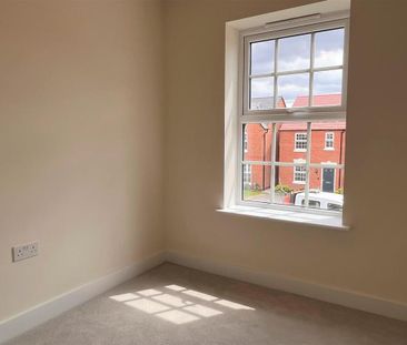 3 bedroom semi-detached house to rent - Photo 5