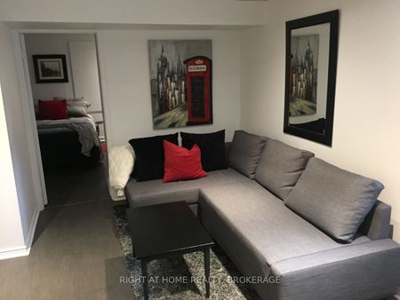 For Lease - 164 Trafalgar Road, Oakville, Ontario - Photo 2