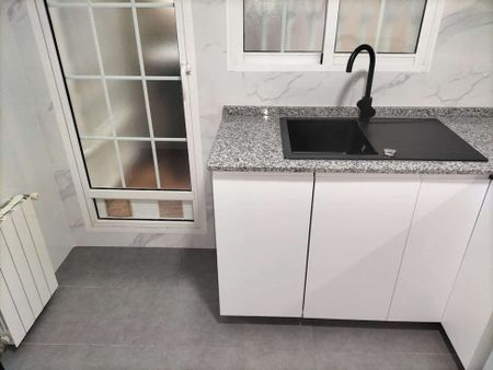 Plaça dHondures, Valencia, Valencian Community 46022 - Photo 5