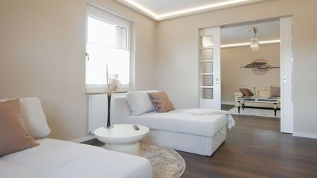 Stilvoll möblierte Wohnung mit großem Balkon in ruhiger Wohnlage - Photo 2