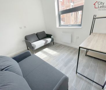 4 Bedroom Apartment - Photo 2