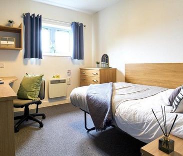 1 bedroom in a flat share to rent - Photo 4