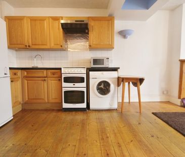 Station Road, Hounslow, Middlesex,TW3 - Photo 2