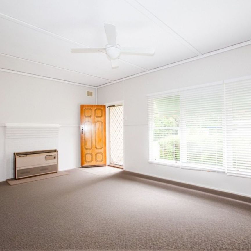 Charming 2 Bedroom Home in Sought After Warners Bay - Photo 1