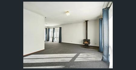 Solid, Low Maintenance Home in a Convenient Kingston Location - Photo 5