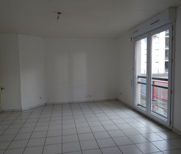 Location Appartement 2 pièces 50m² FLEURY LES AUBRAIS 45400 - Photo 2