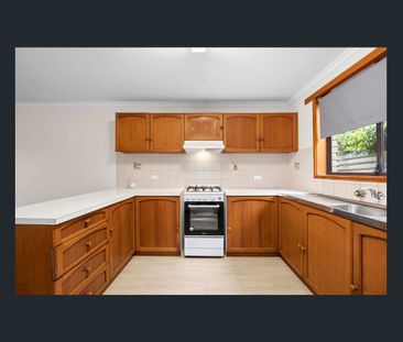 Fantastic Two-Bedroom Townhouse: Quiet, Central Pocket - Photo 3