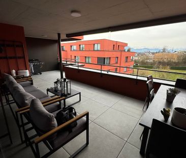 Charmante 2.5-Zimmer-Wohnung mit grosser Terrasse und Garagenparkplatz - Foto 4
