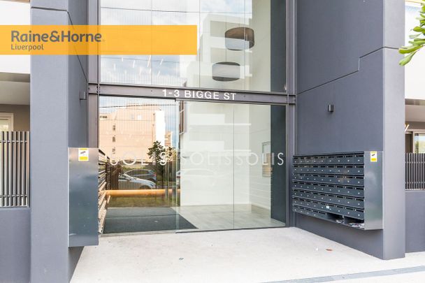 Perfect Location! - Photo 1