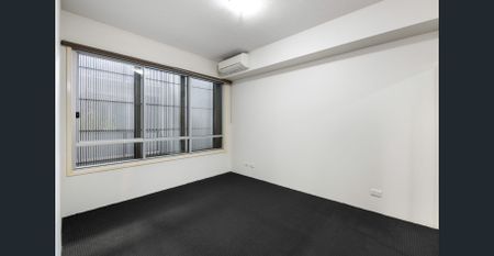 Fully Furnished - Sophisticated 1-Bedroom Apartment in the Heart of South Bank - Photo 5