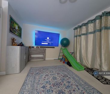 4 bedroom semi-detached house to rent - Photo 2