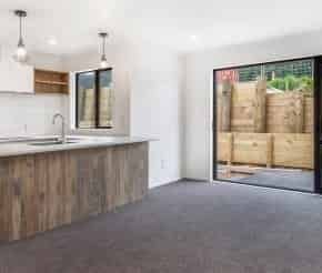 Modern 2 Bedroom house in Huntington - Photo 3