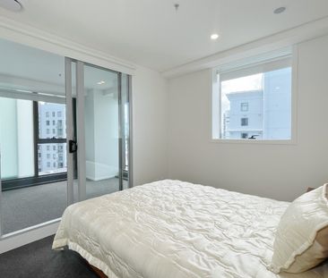 Sunny furnished two bedroom apartment with carpark - Photo 5