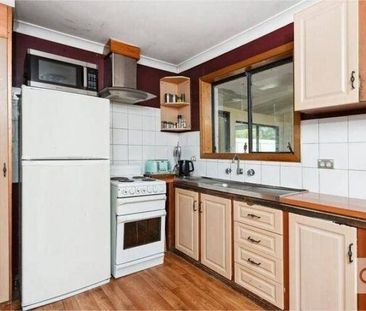 Large Four Bedroom Family Home. - Photo 1