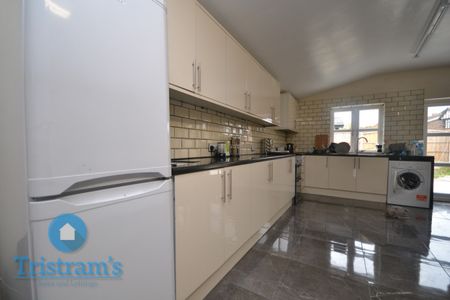 4 bed Detached House for Rent - Photo 2