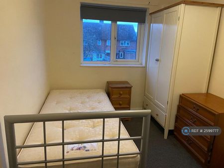 1 bedroom in a house share to rent - Photo 4