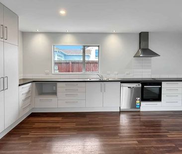 SPREYDON - 4 BEDROOM, 2 BATHROOM TOWNHOUSE, DOUBLE GARAGE - Photo 4