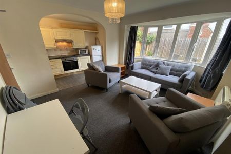 1 bedroom in a house share to rent - Photo 5