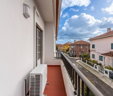 4 bedroom luxury Detached House for rent in Lisbon, Portugal - Photo 2