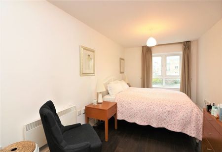 2 Bed Flat, St. Davids Square, E14 - Photo 3