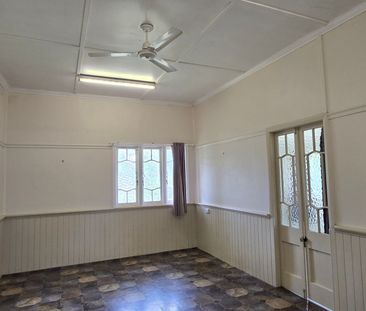 Charming Queenslander Close to Town - Photo 4