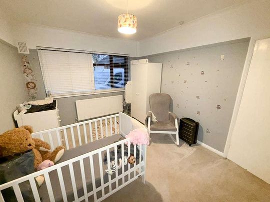 Broad Walk, Hockley, SS5 - Photo 1