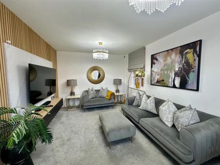 4 bedroom detached house to rent - Photo 2