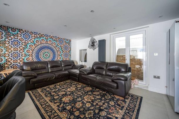 3 bedroom end of terrace house to rent - Photo 1