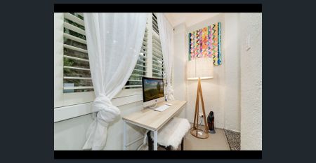 HARBOURSIDE ART DECO ONE BEDDER APARTMENT - Photo 2