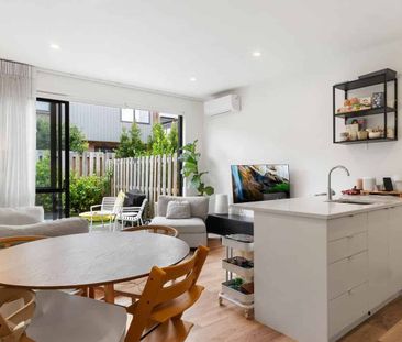 Stunning 3 bedroom home - Photo 2