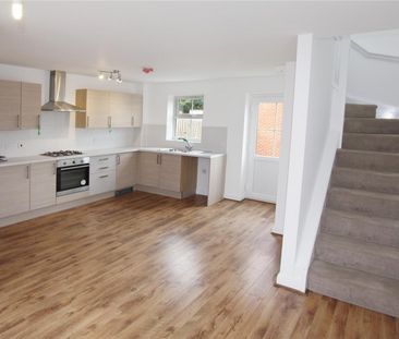 2 Bedroom House to Rent in Grove Road, Rushden, Northants, NN10 - Photo 1