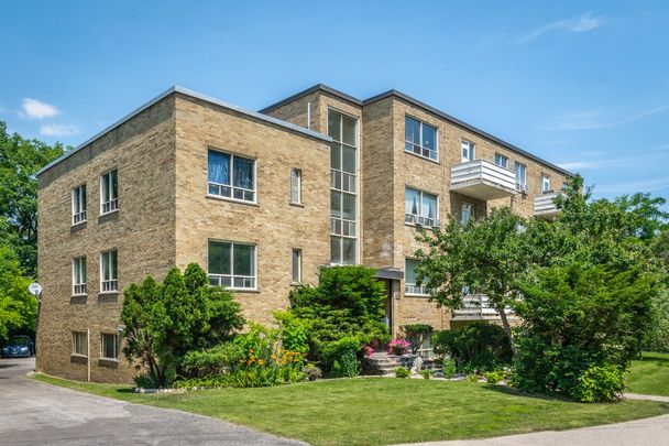 39 Riverwood Parkway - Photo 1