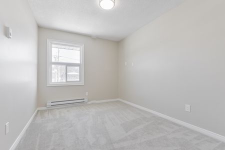 2 bedroom, 1 bathroom apartment in Ajax - Photo 3