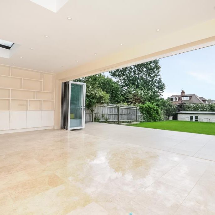 5 bedroom detached house to rent - Photo 1