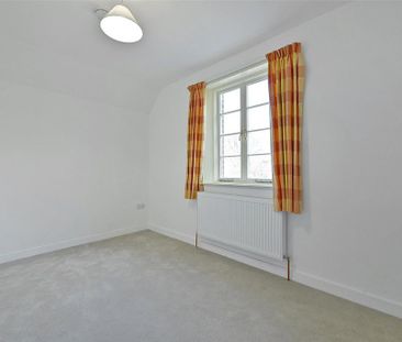 2 bedroom end of terrace house to rent - Photo 4