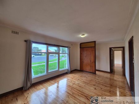 11 Michael Court, Springvale - Photo 2