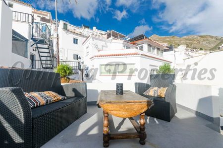 Townhouse in Cómpeta, Inland Andalucia in the mountains - Photo 4