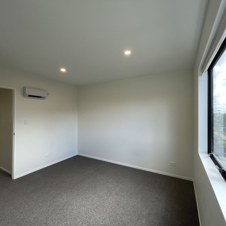 Modern 2 Bedrooms Low Maintenance - Photo 1