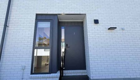 Brand New 2 Bedroom, 1 Bathroom - Photo 4