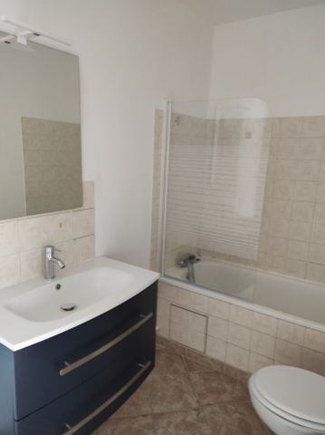 Location Appartement 3 pièces 52m² ORLEANS 45000 - Photo 5