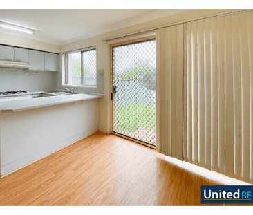 Three Bedroom Town House - Close to Amenities - Photo 2