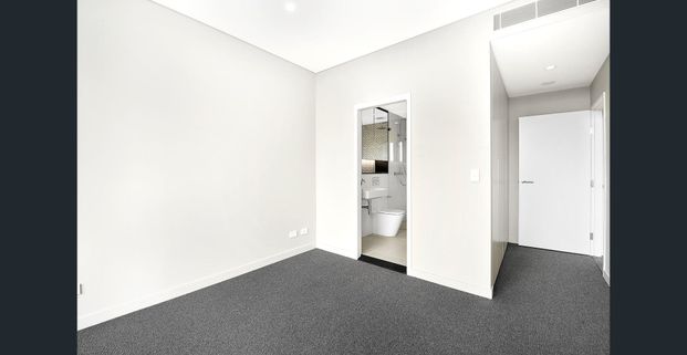 ULTRA MODERN EXECUTIVE TWO BEDROOM - CITY VIEWS AND CONVENIENCE - Photo 1