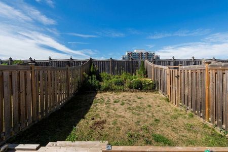 For Lease - 92 Pearcey Crescent, Barrie, Ontario - Photo 4